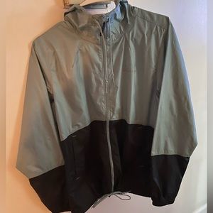 Women’s Columbia windbreaker